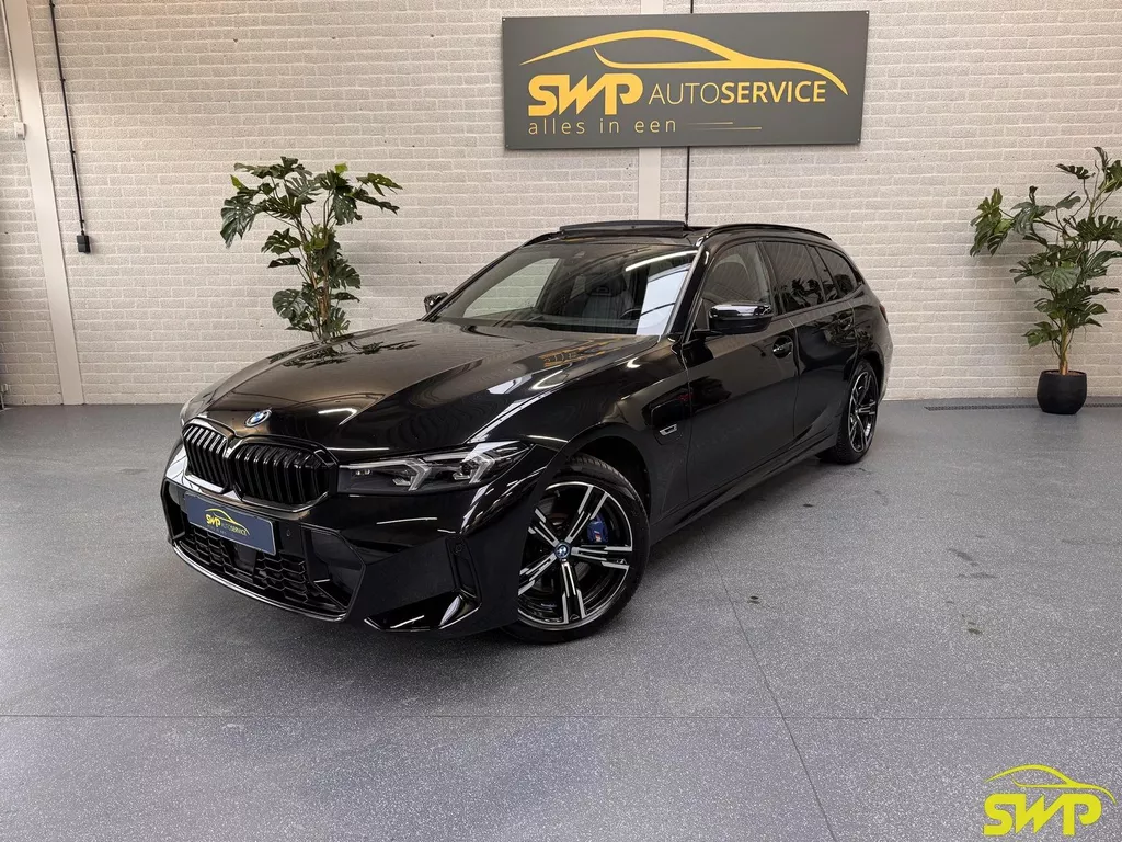 BMW 3-serie Touring 330e | LCI Facelift | M-sport | M3 Stoelen | Pano | ACC | Harman Kardon | HUD | Memory | Keyless | 360 cam | Dodehoek