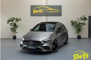 Mercedes-Benz B-klasse 180 AMG Line | Pano | Multispaak 19 inch | Volledig leer | Stoelverwarming | Navi | Camera | Elektr klep