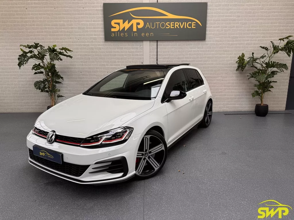 Volkswagen Golf 2.0 TSI GTI Performance | Pano | Leer | R-velgen | ACC | Camera | Navi